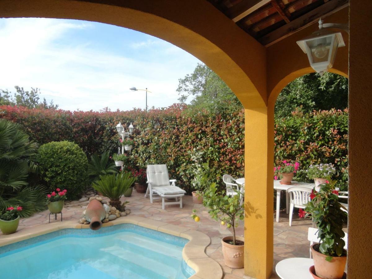 Deux Chambres Chez L'Habitant Dans Villa De Charme Avec Piscine Et Proche Mer Cuers Exterior foto