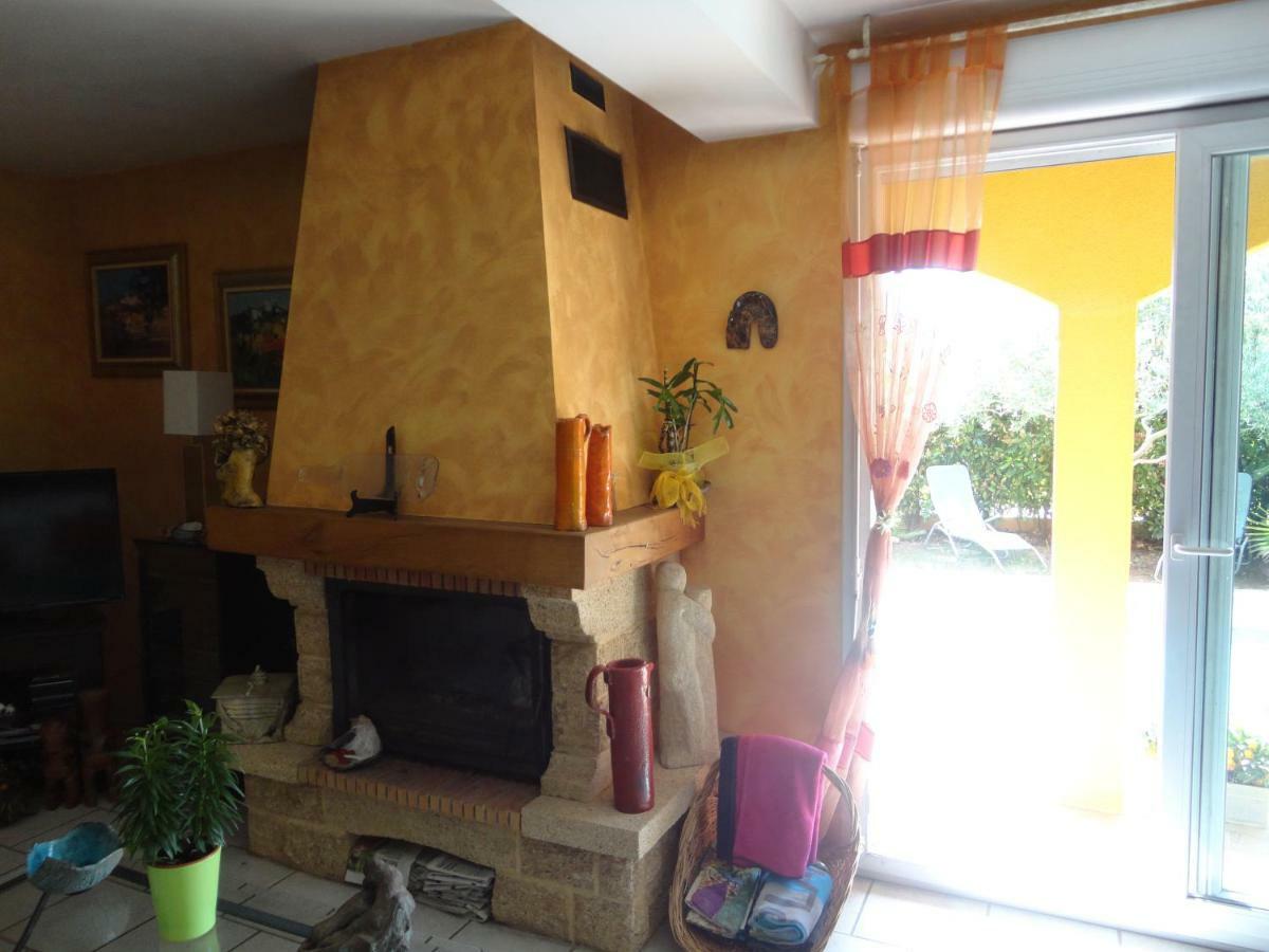Deux Chambres Chez L'Habitant Dans Villa De Charme Avec Piscine Et Proche Mer Cuers Exterior foto